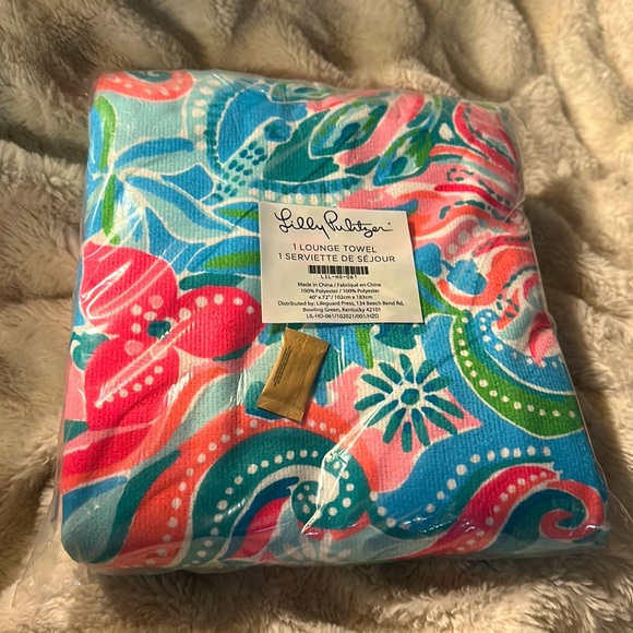 Lilly Pulitzer Other - COPY - NIP LILY PULITZER LOUNGE TOWEL 40” x  72” colorful & FUN!!
